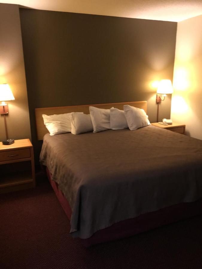 Moose Lake Lodge & Suites Kültér fotó