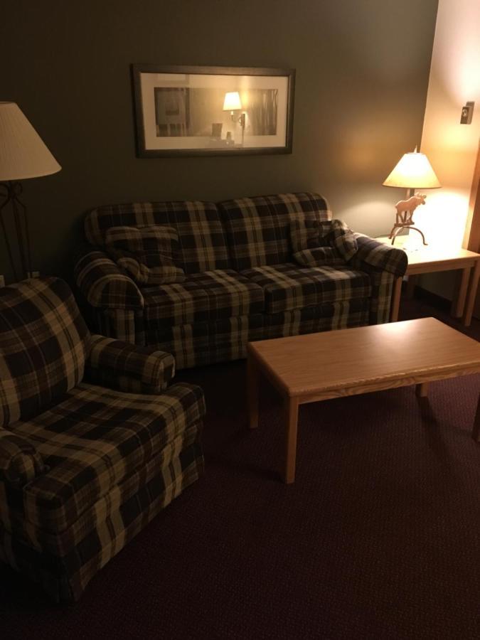 Moose Lake Lodge & Suites Kültér fotó