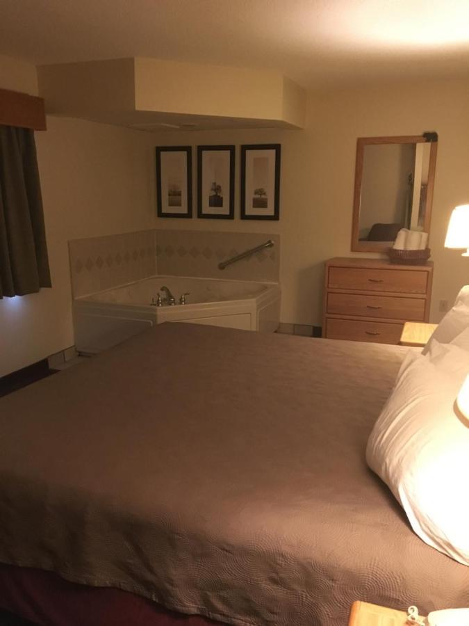 Moose Lake Lodge & Suites Kültér fotó